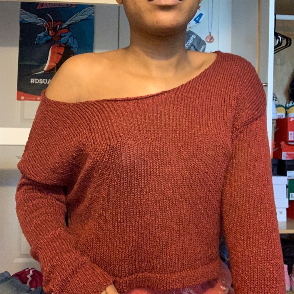 OFF-THE-SHOULDER SWEATER